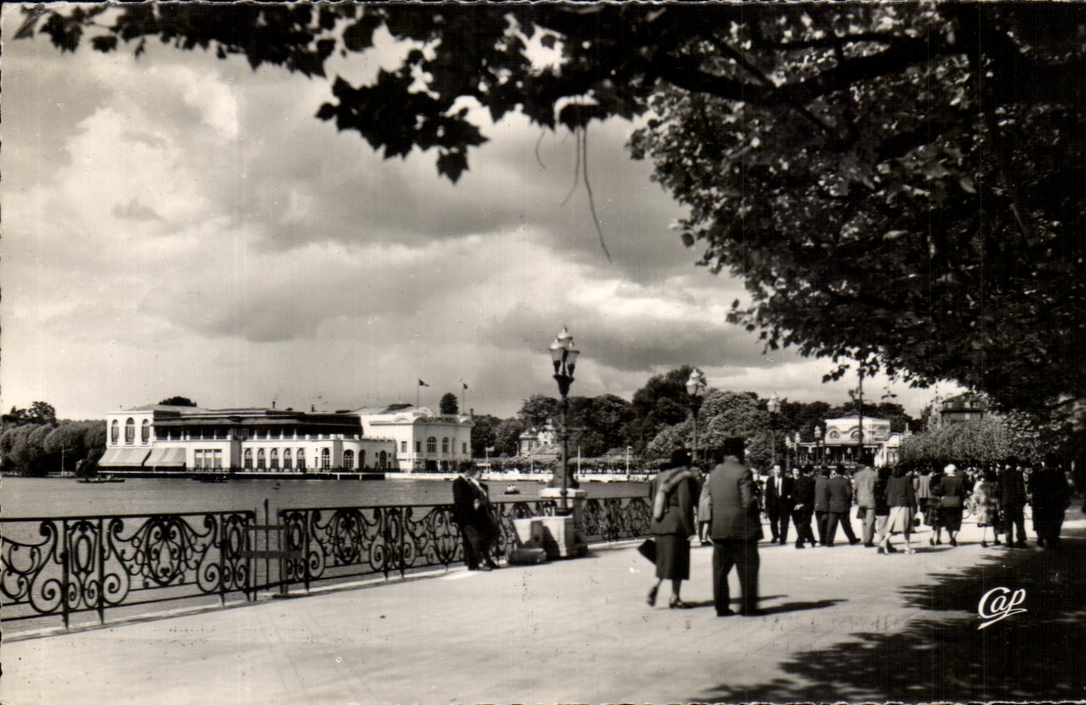 CPSM Enghien Les Bains La Jetee Promenade et le casino