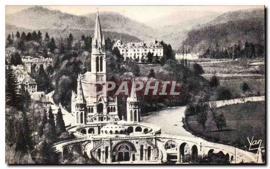 CPA Lourdes La Basilique Vue du Chateau Fort 