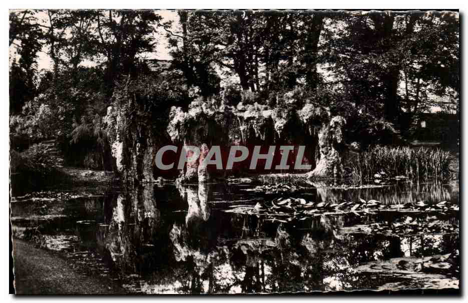 CPA Lille le jardin Vauban La grotte 