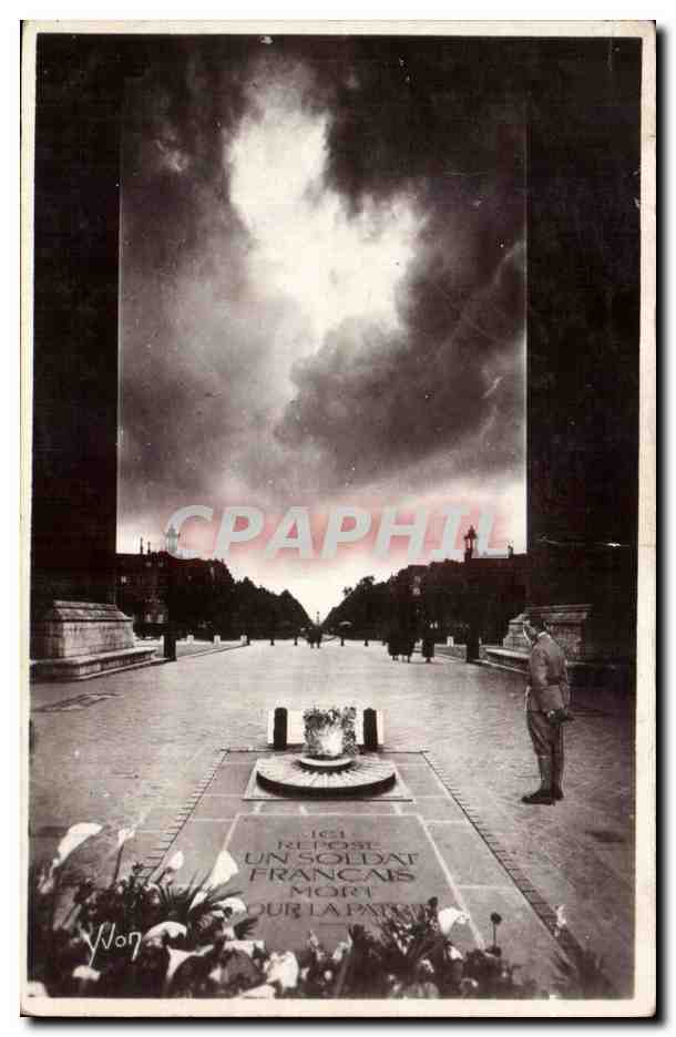 CPA Paris En Flanant La Tombe du Soldat Inconnu Militaria
