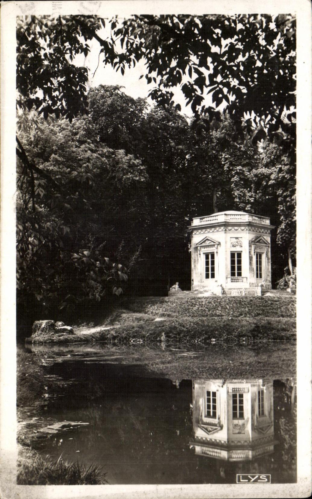 CPA Versailles Parc du Petit Trianon Le pavillon de Musique