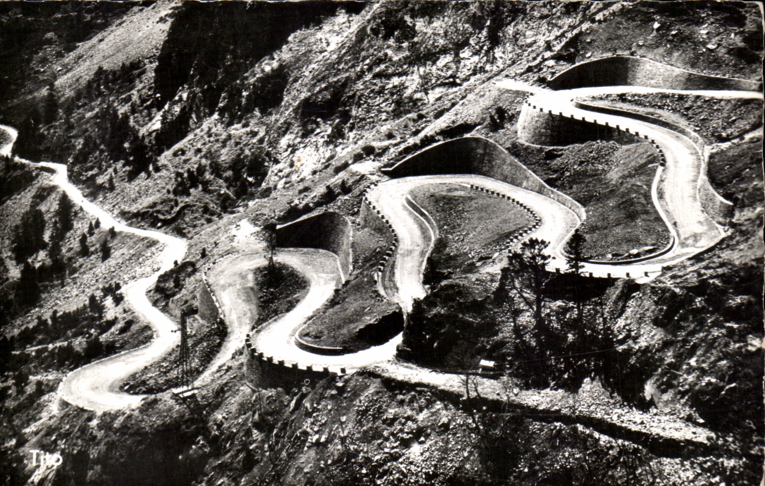 Route sinueuse en montagne — Vallée d'Aure, Les Lacets d'Orédon — M. Lerjaud, Bordeaux
