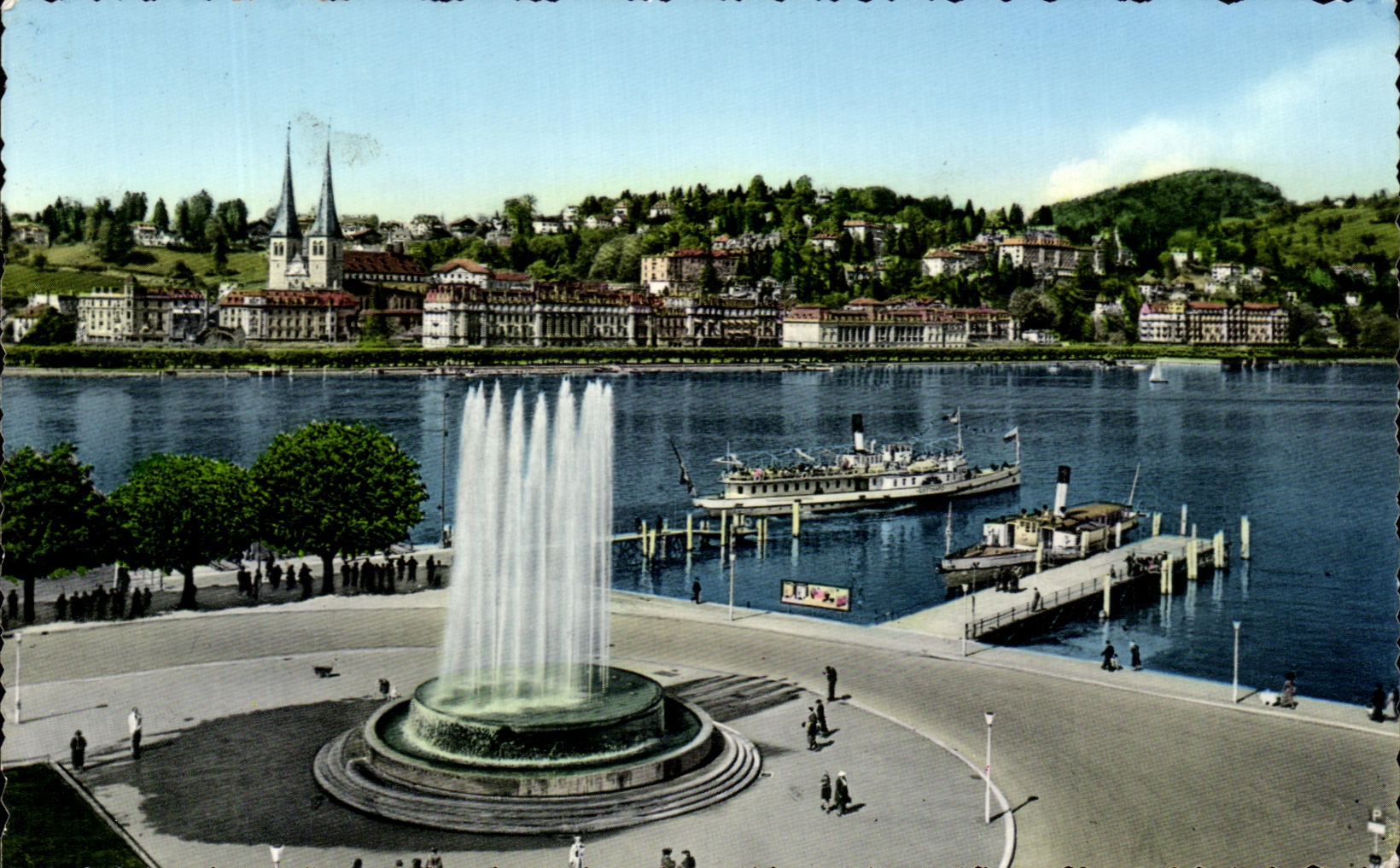 Luzern — vue du lac avec fontaine et bateau — Photobob Wehen A.C. Zürich