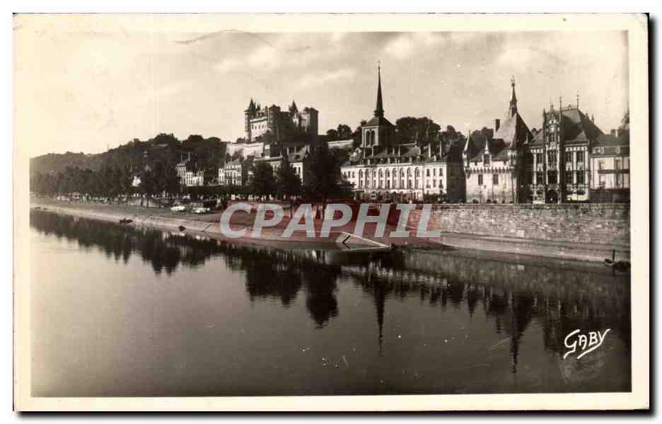CPSM Saumur La Lorte L'Hotel De Ville Et Le Chateau Fort
