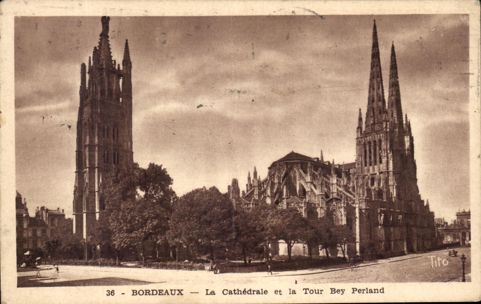 CPA Bordeaux La Cathedrale Et La Tour Bey Perland