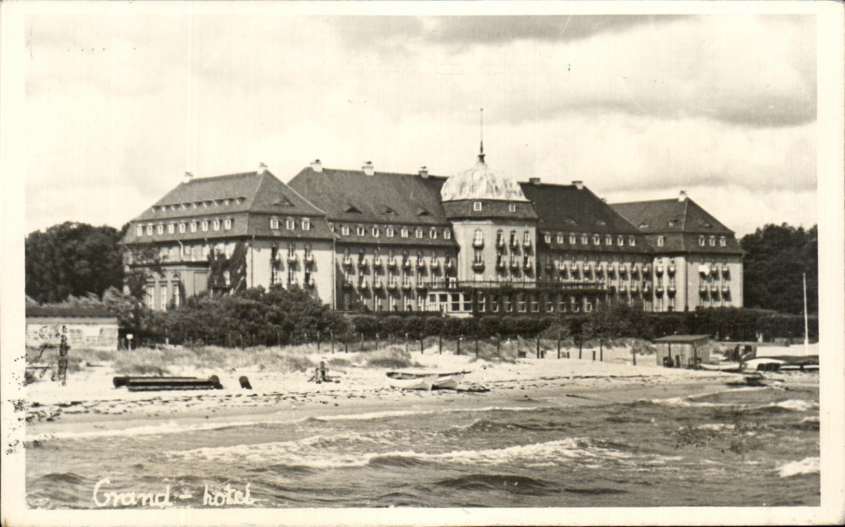 Grand-hôtel — plage et mer — éditeur inconnu, n° de série non visible