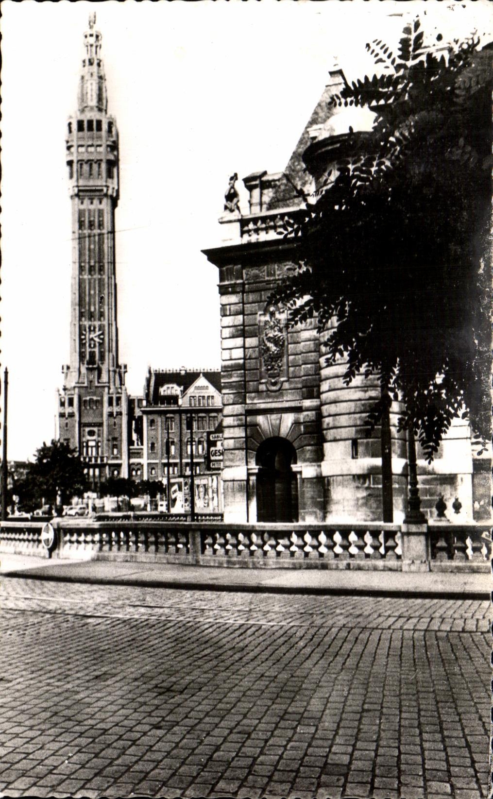 CPA Lille Le Beffroi et Porte de Paris