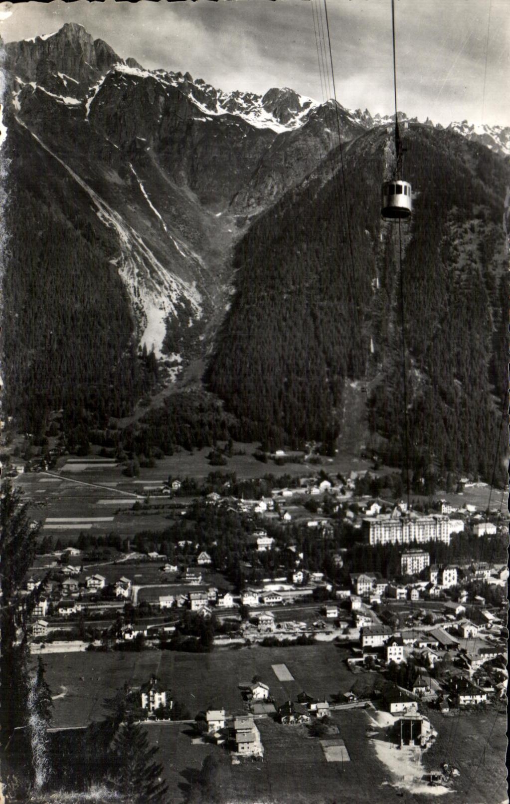 CPSM Chamonix Premier troncon du Telepherique de l'Aiguille du Midi Au fond le Brevent Chamonix