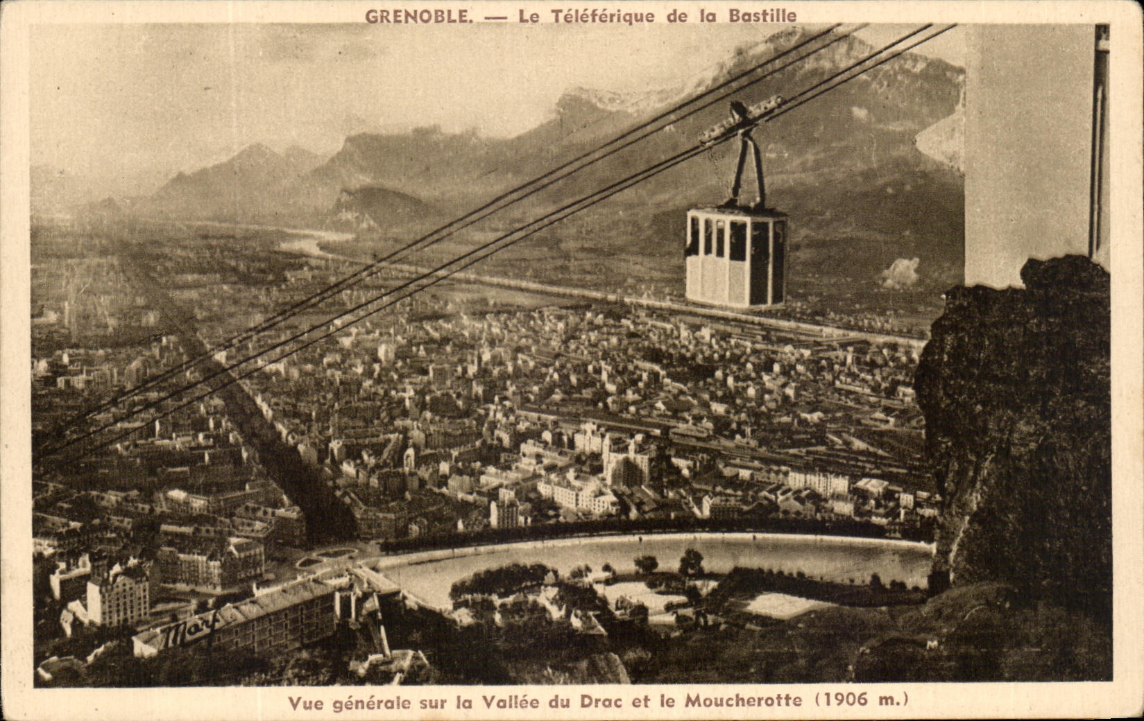 CPA Grenoble Le Teleferique de la Bastille Vue generale sur la Vallee du Drac et le Moucherotte