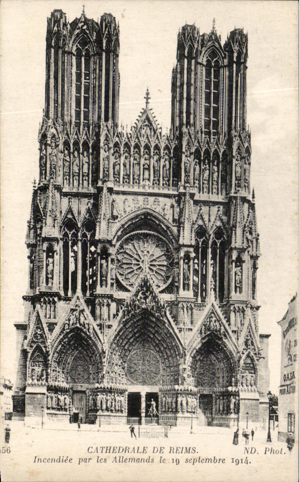 CPA Cathedrale De Reims Incendiee par les Allemands le 19 septembre 1914