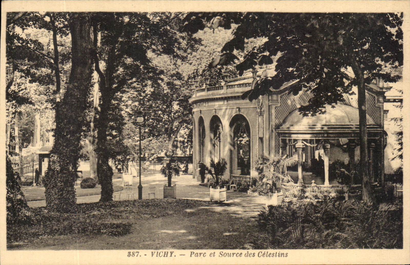 CPA Vichy Parc Et Source Des Celestins