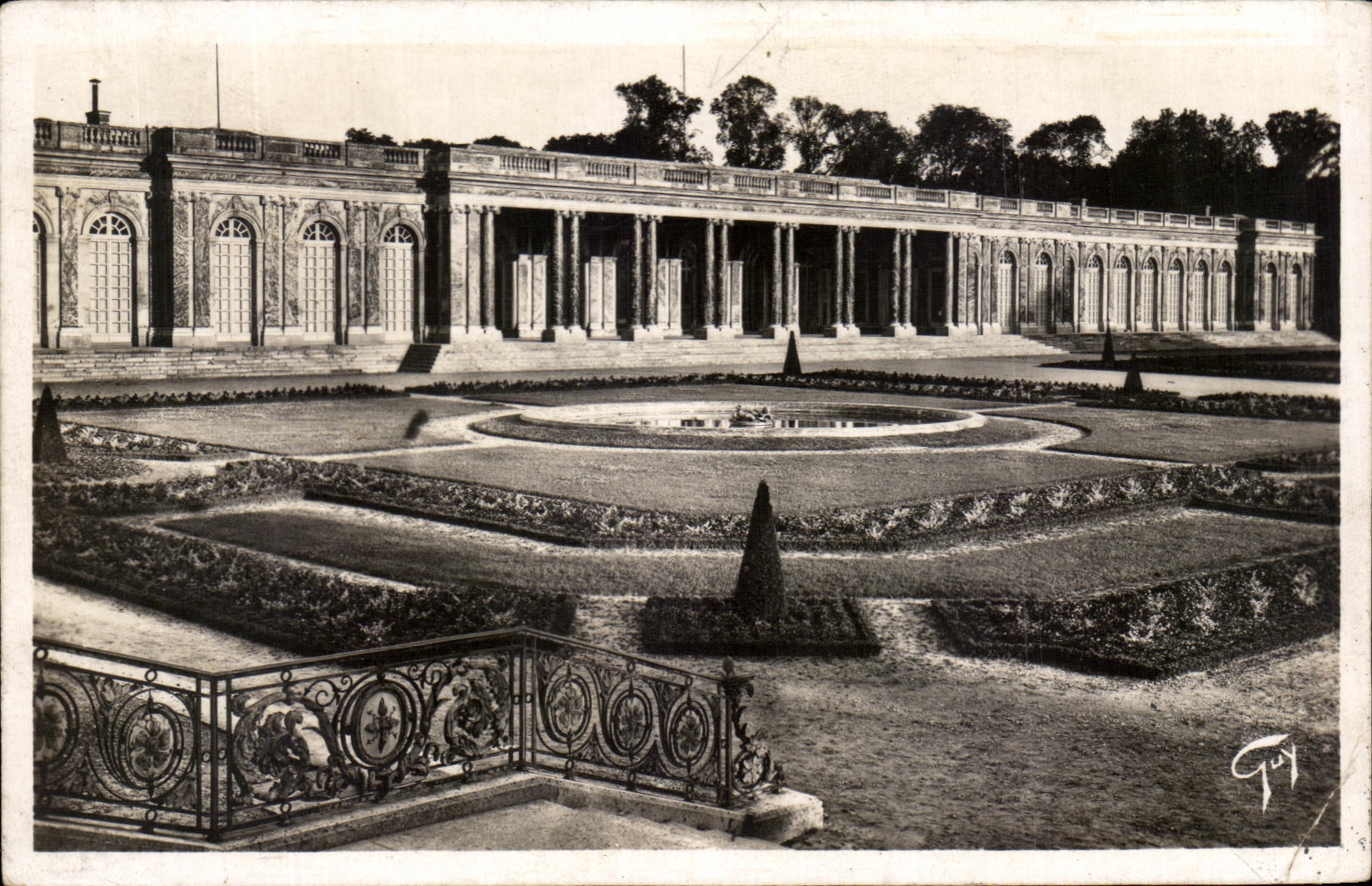 CPA Versailles Palais Du Grand Trianon Le Peristyle et les Jardins