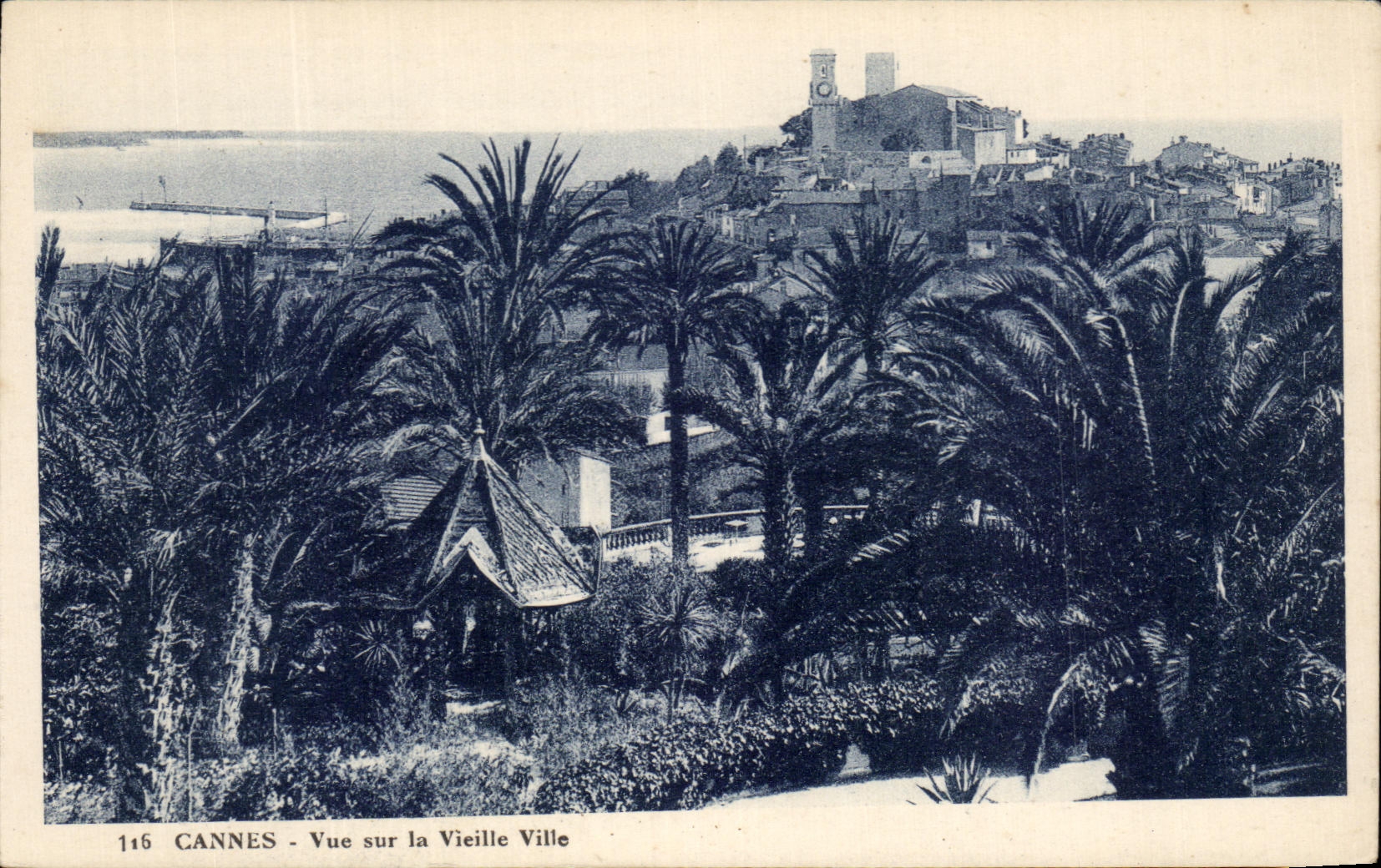 CPA Cannes Vue sur la Vieille Ville