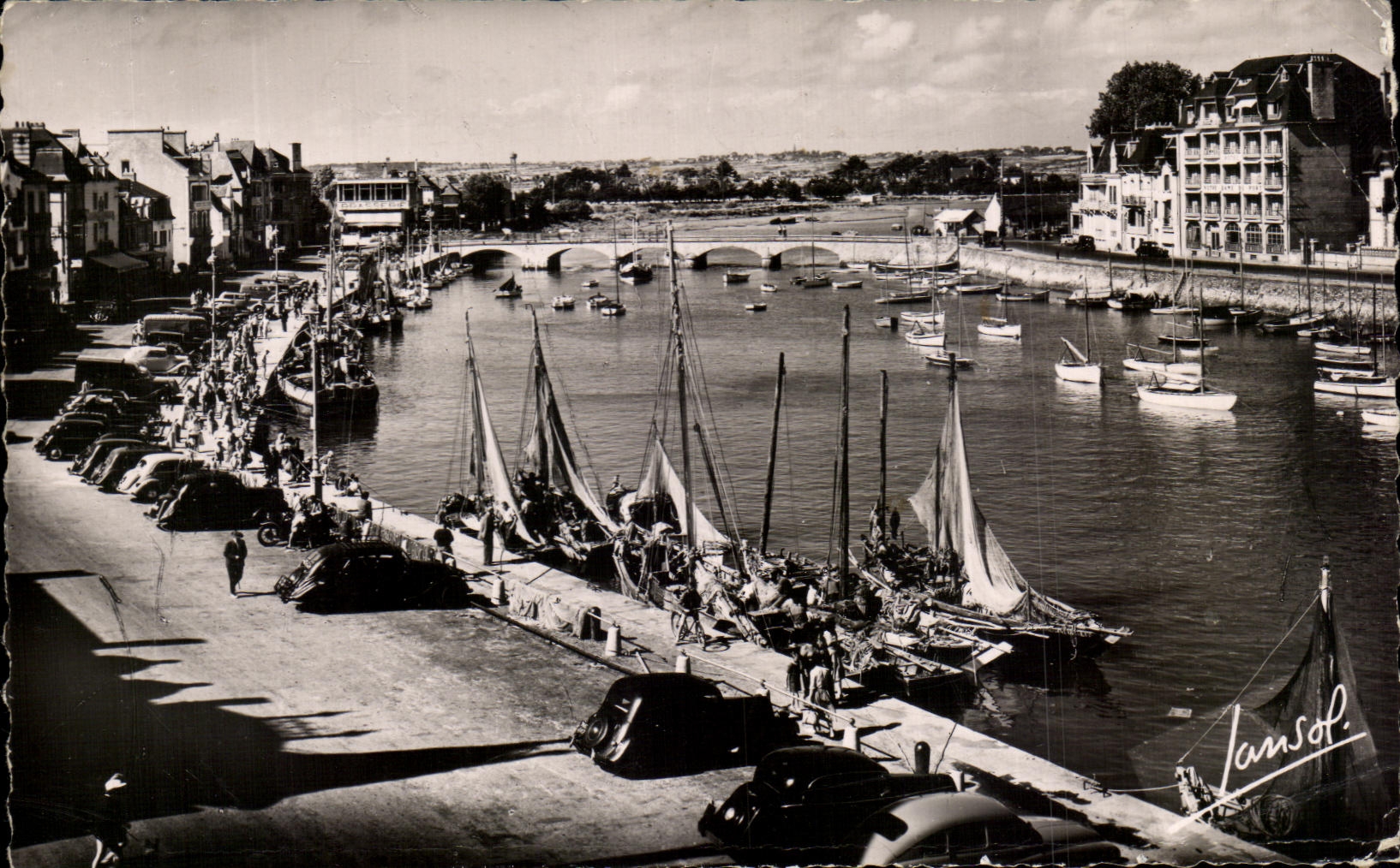 CPSM La Baule La Cote d'Amour Vue Generale du Port de La Baule et Du Pouliguen Bateaux