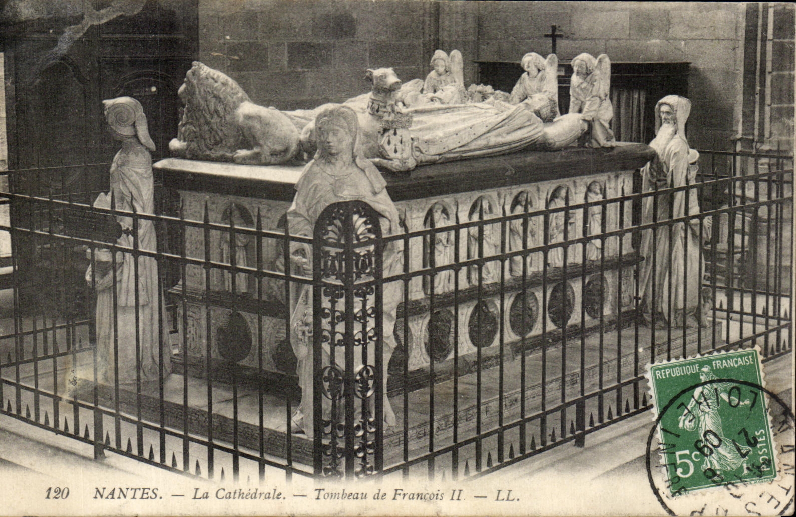 CPA Nantes La Cathedrale Tombeau de Francois II
