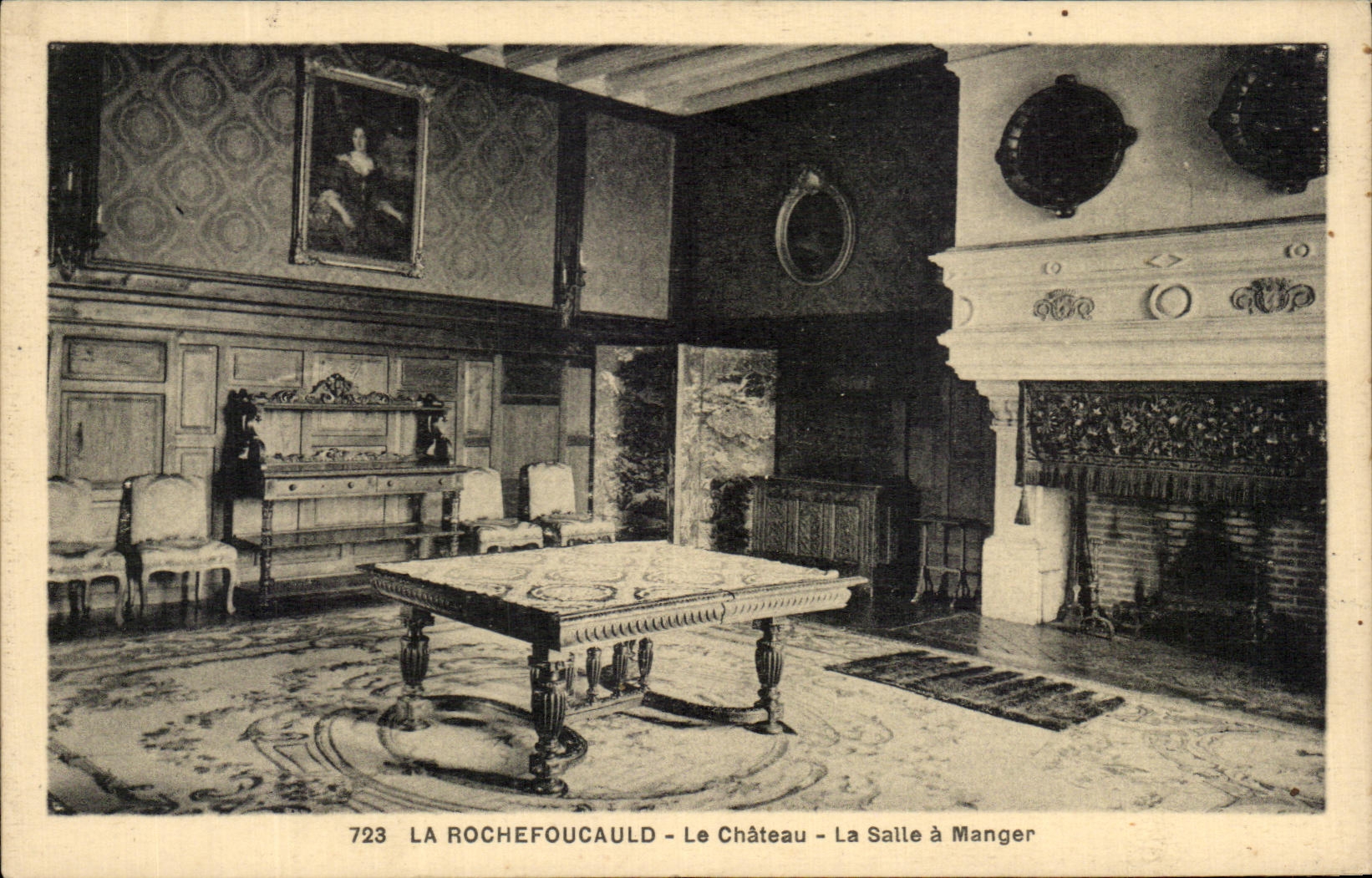 CPA La Rochefoucauld Le Chateau La Salle a Manger