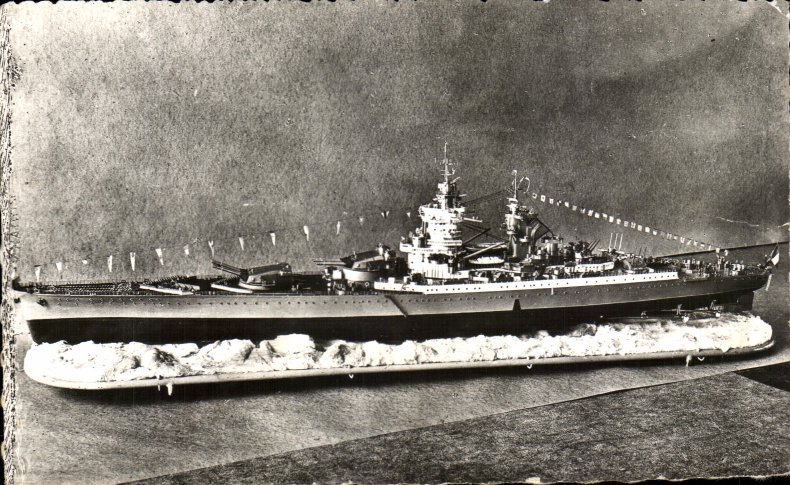 CPA Le Richelieu Maquette au 1/100 Taillecourt Chevrolet Bateau Guerre 