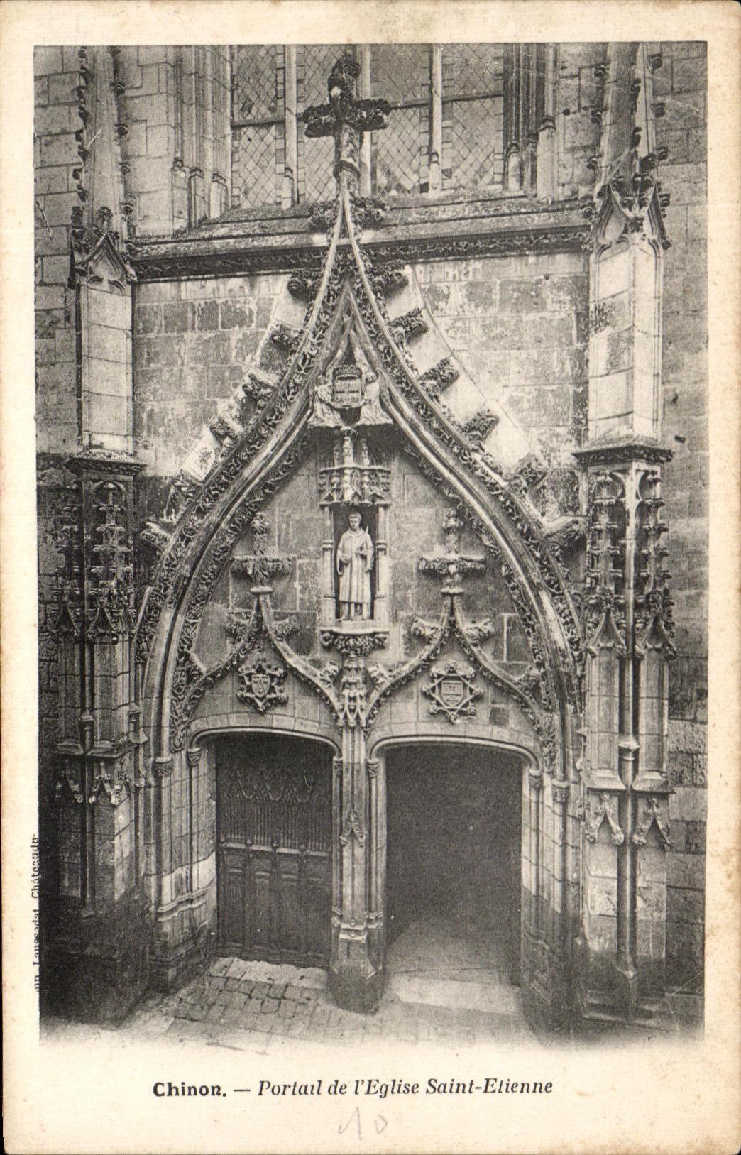 CPA Chinon Portail de l'Eglise Saint Etienne Publicite Eugene St Remy Rue du Siam Brest
