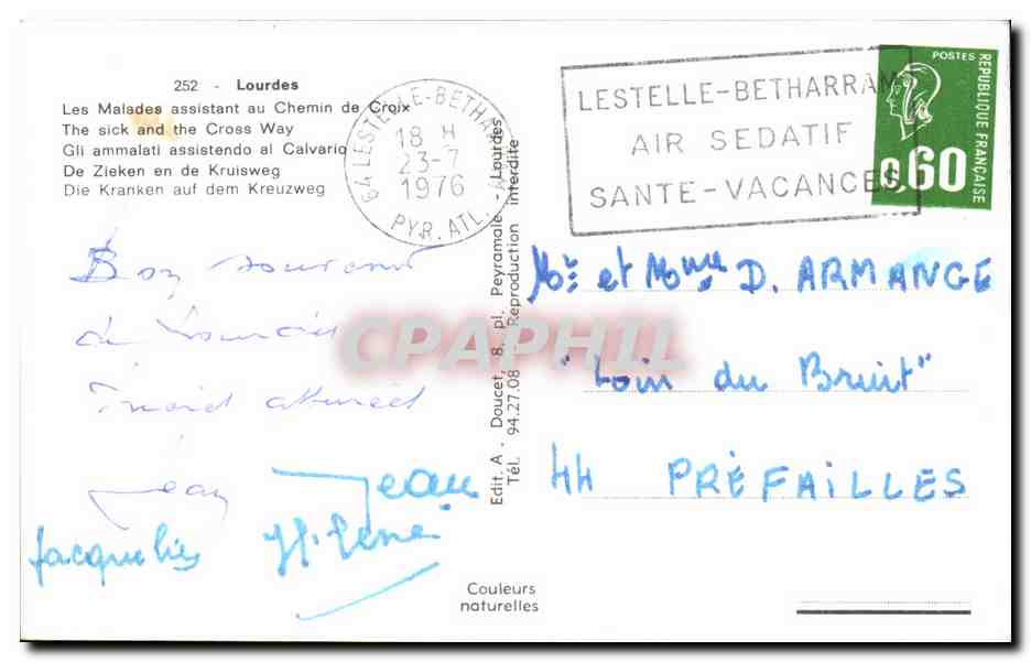 CPM Lourdes Les Malades Assistant au Chemin de Croix — Verso