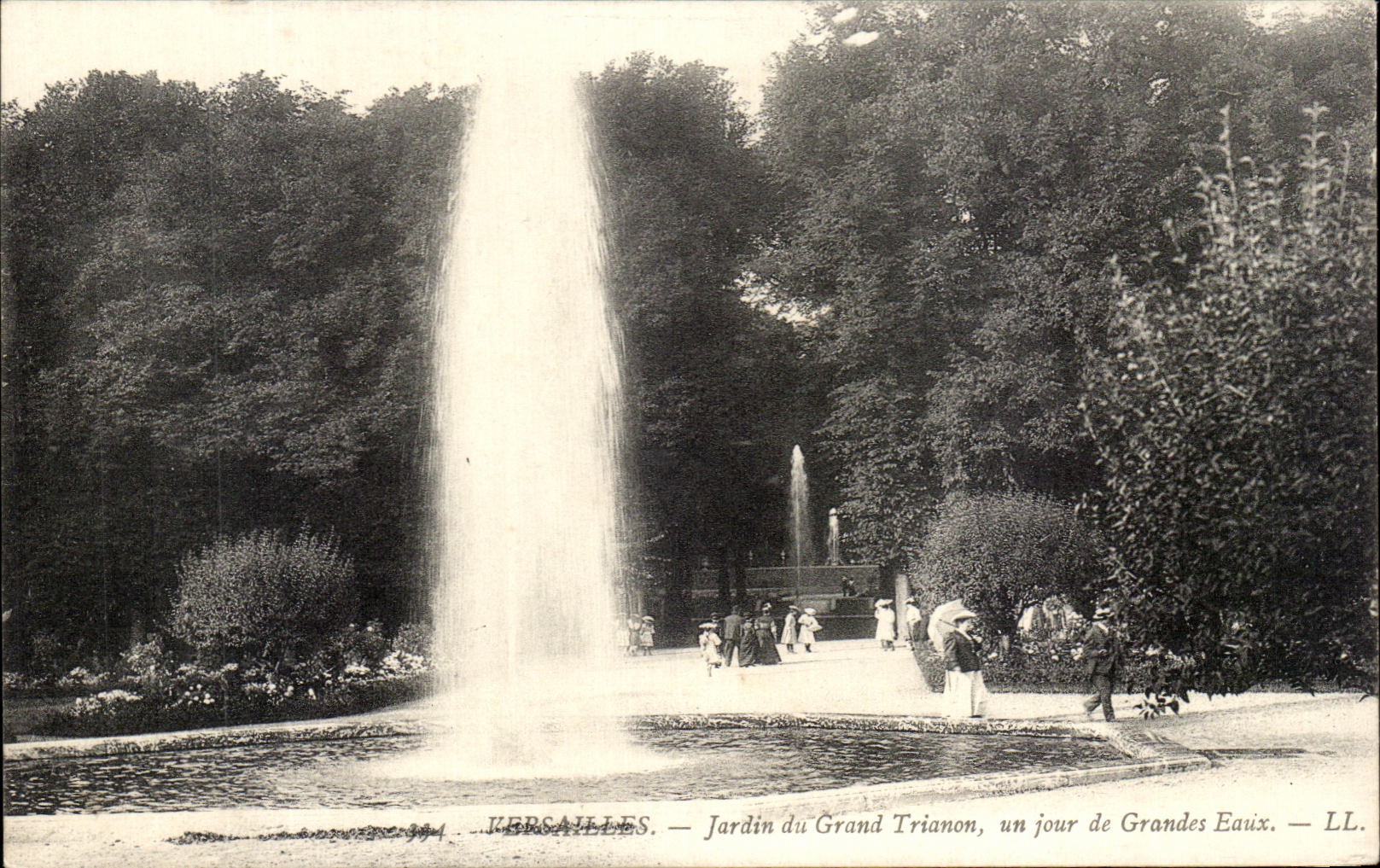 CPA Versailles Jardin Du Grand Trianon Un Jour De Grandes Eaux