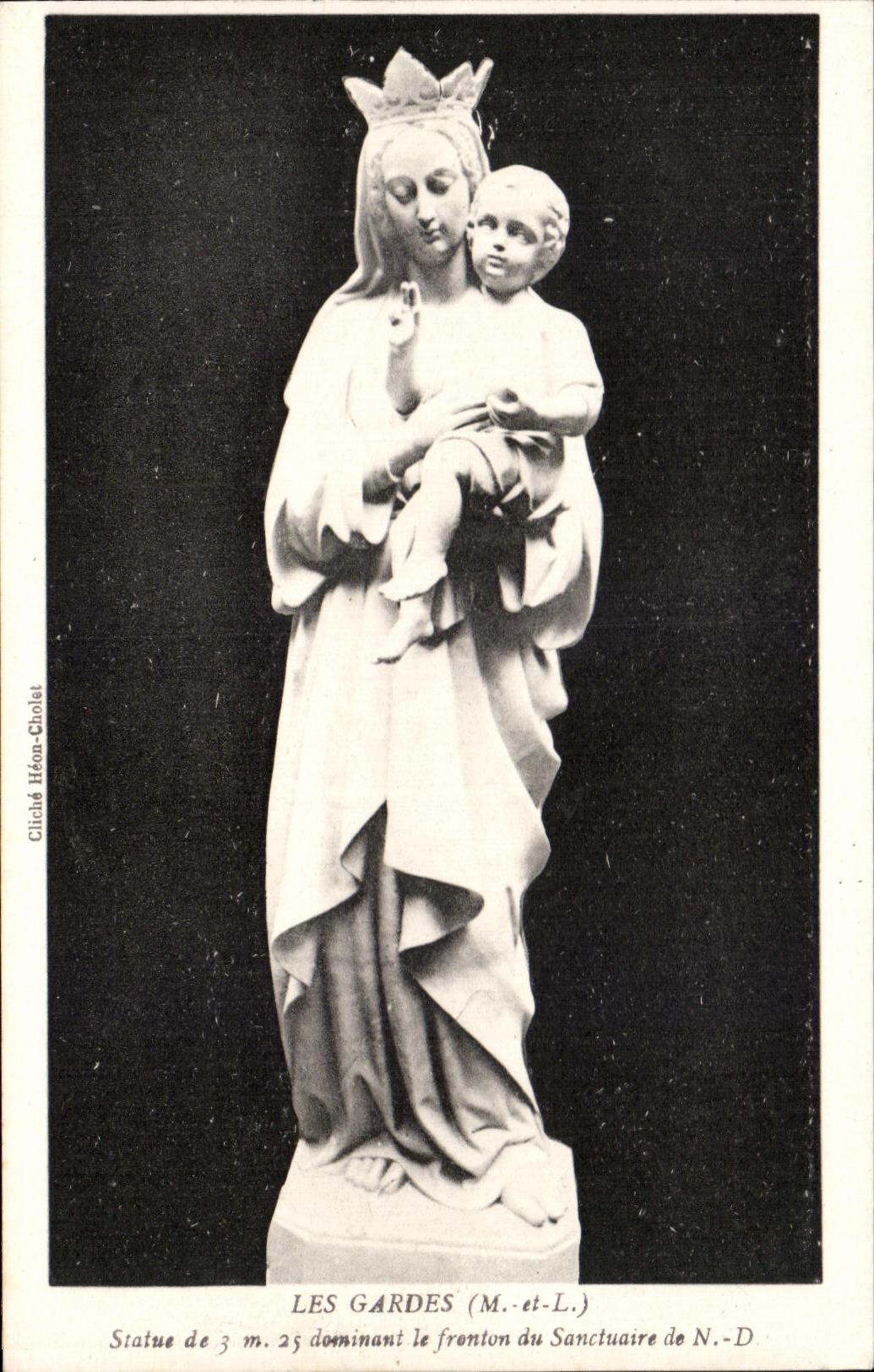 CPA Les Gardes Statue Doninant Le Fronton Du Sanctuaire De ND