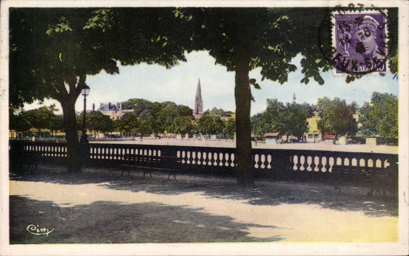 Niort - Ansicht der Place de la Brèche von den Gärten — Verlag Oim