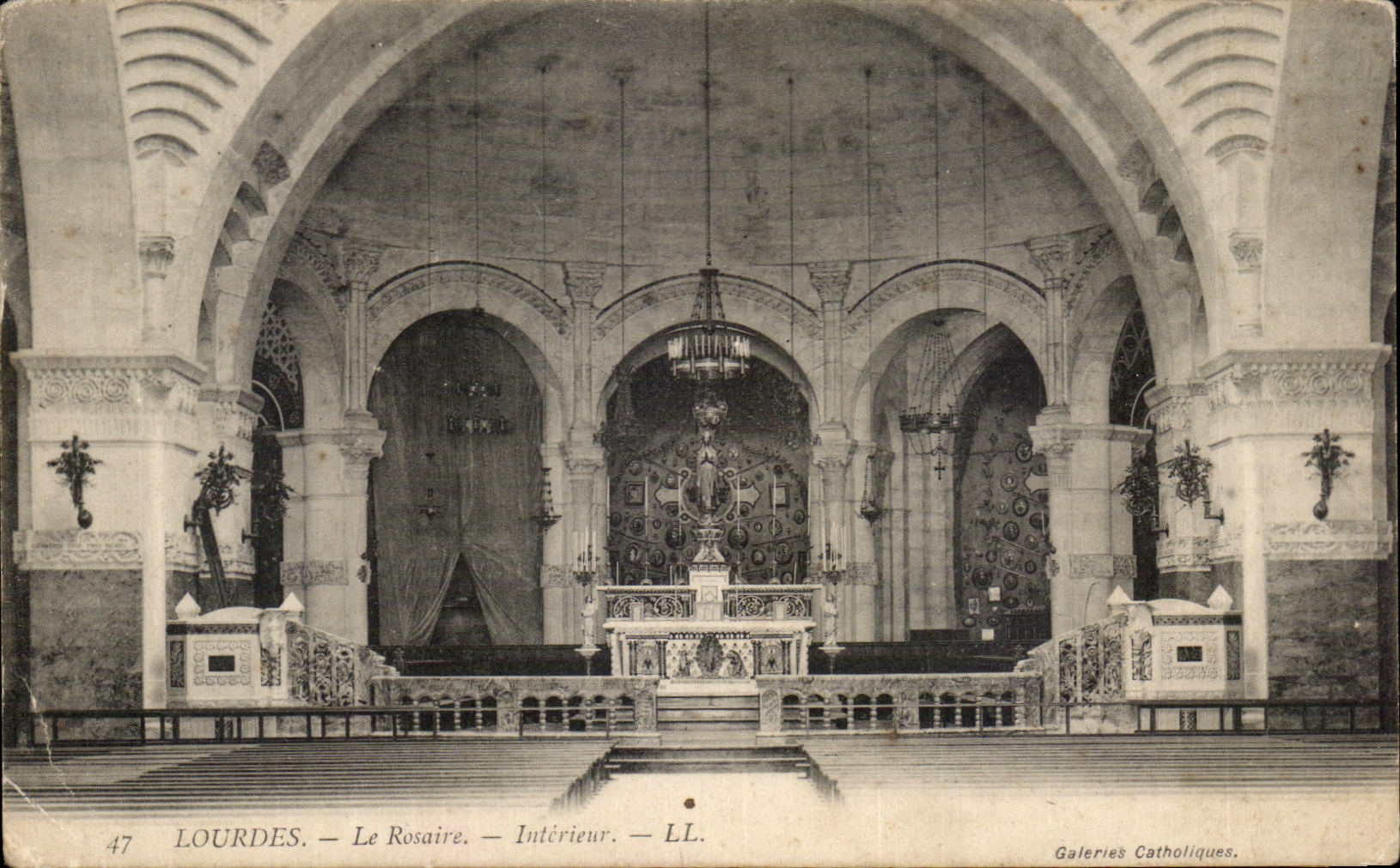 CPA Lourdes Le Rosaire Interieur