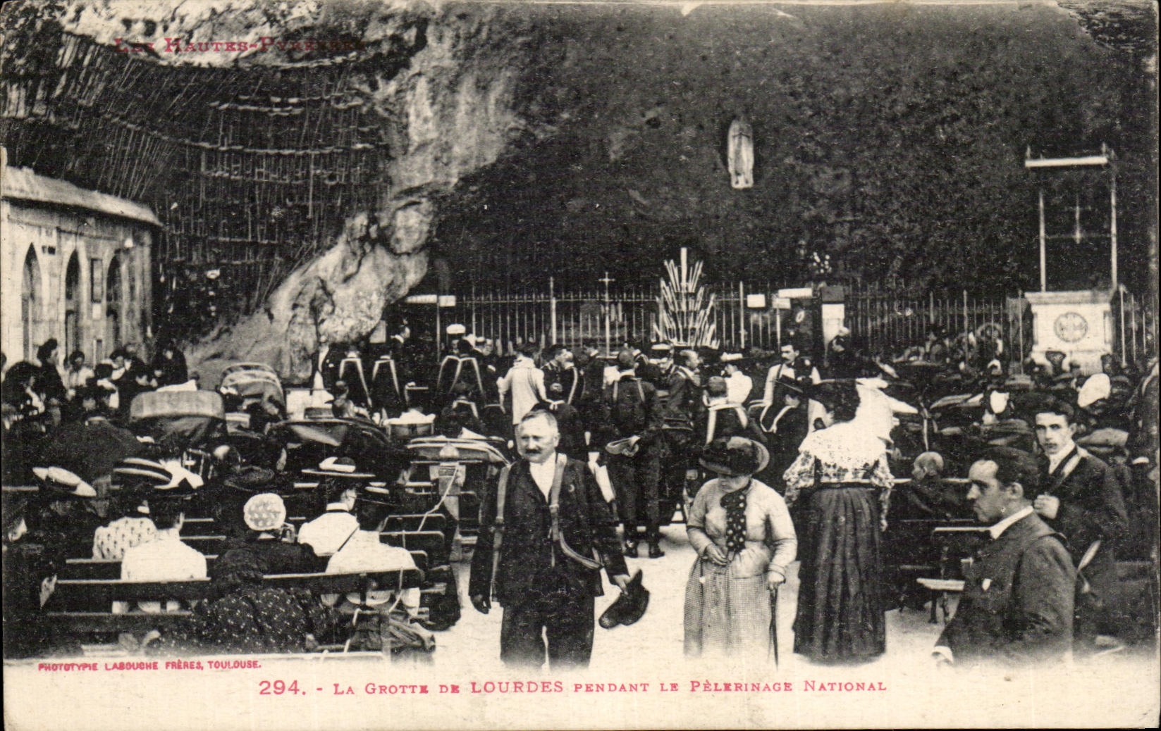 CPA La Grotte De Lourdes Pendant Le Pelerinage National