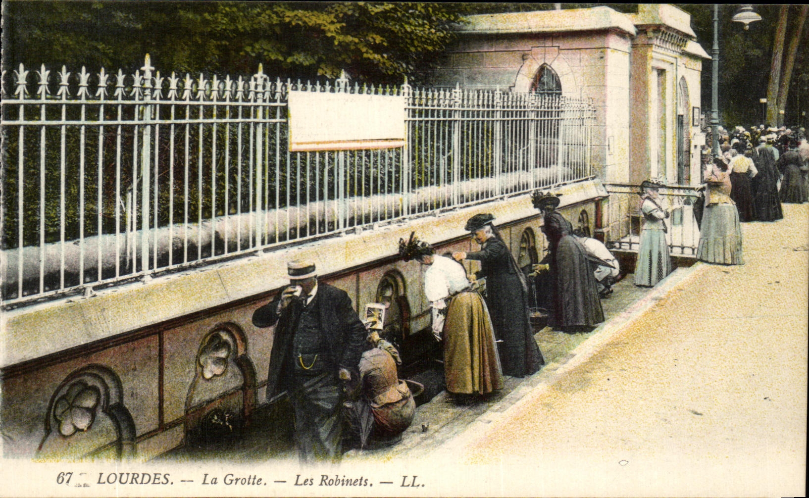 CPA Lourdes La Grotte Les Robinets