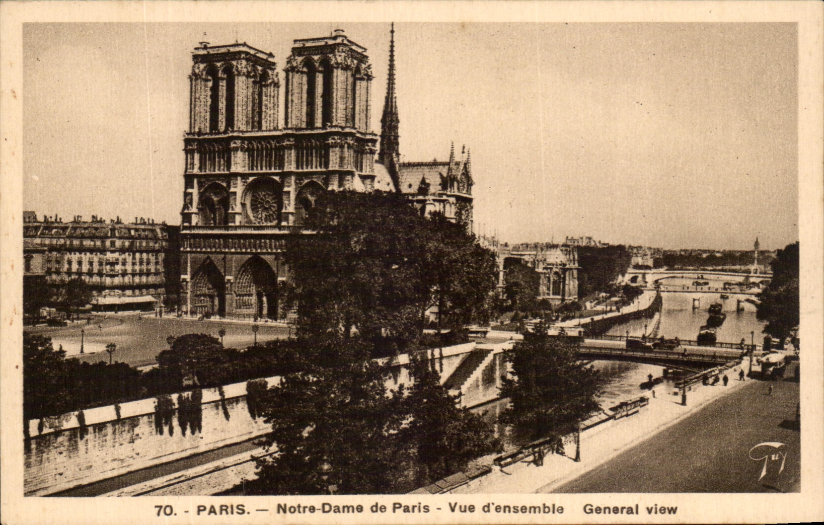CPA Paris Notre Dame de Paris Vue d'ensemble 