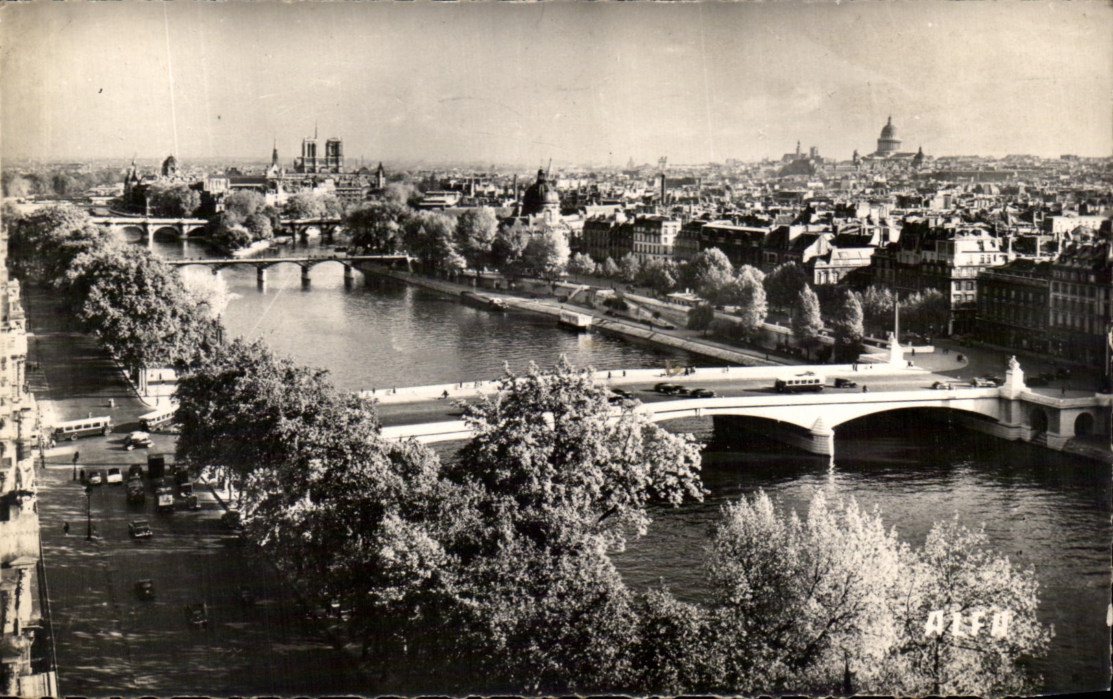 Paris — vue de la pointe de l'Île de la Cité au Pont du Carrousel — Edition ALFA