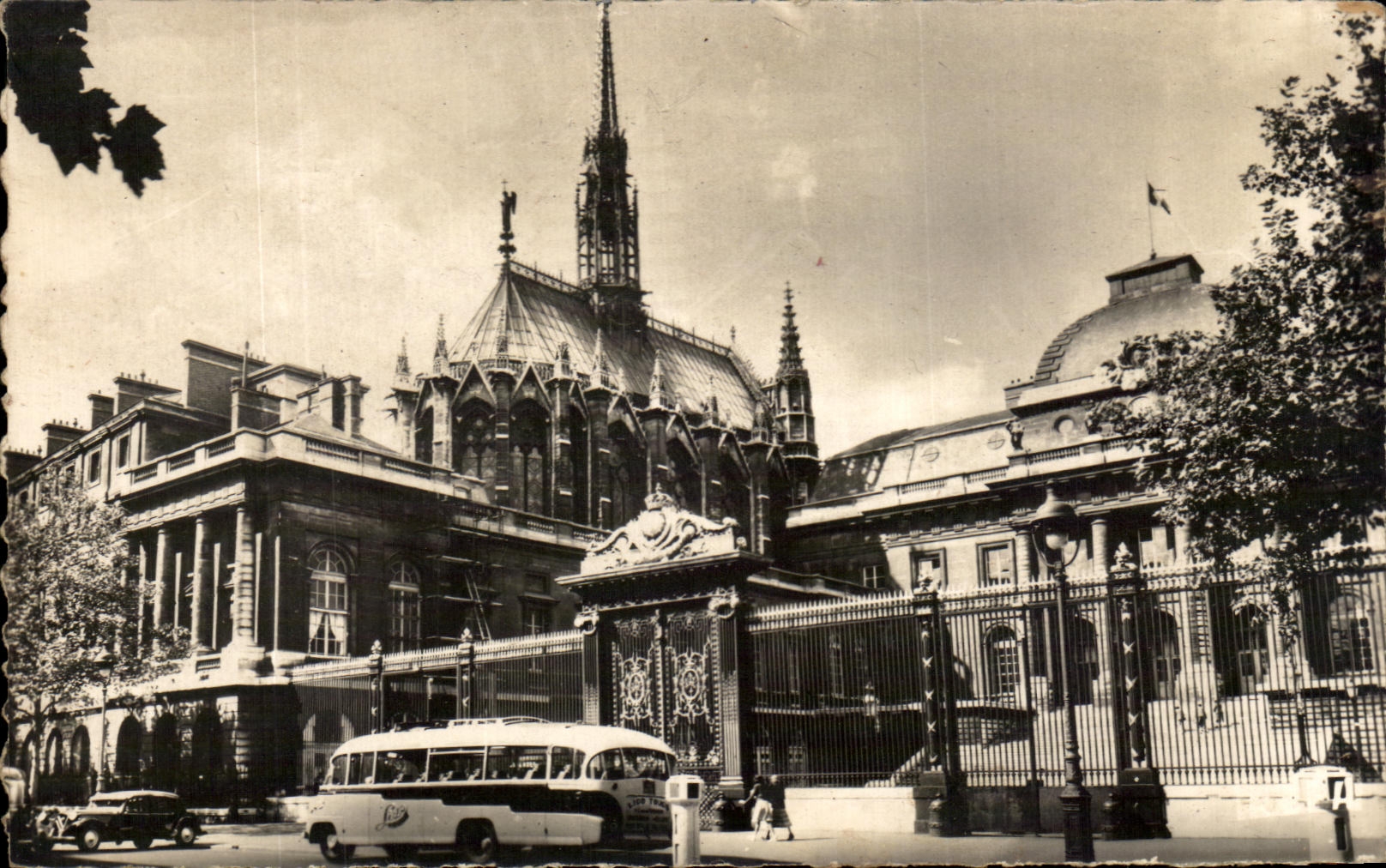 CPA Paris Le Palais de Justice et la Ste Chapelle