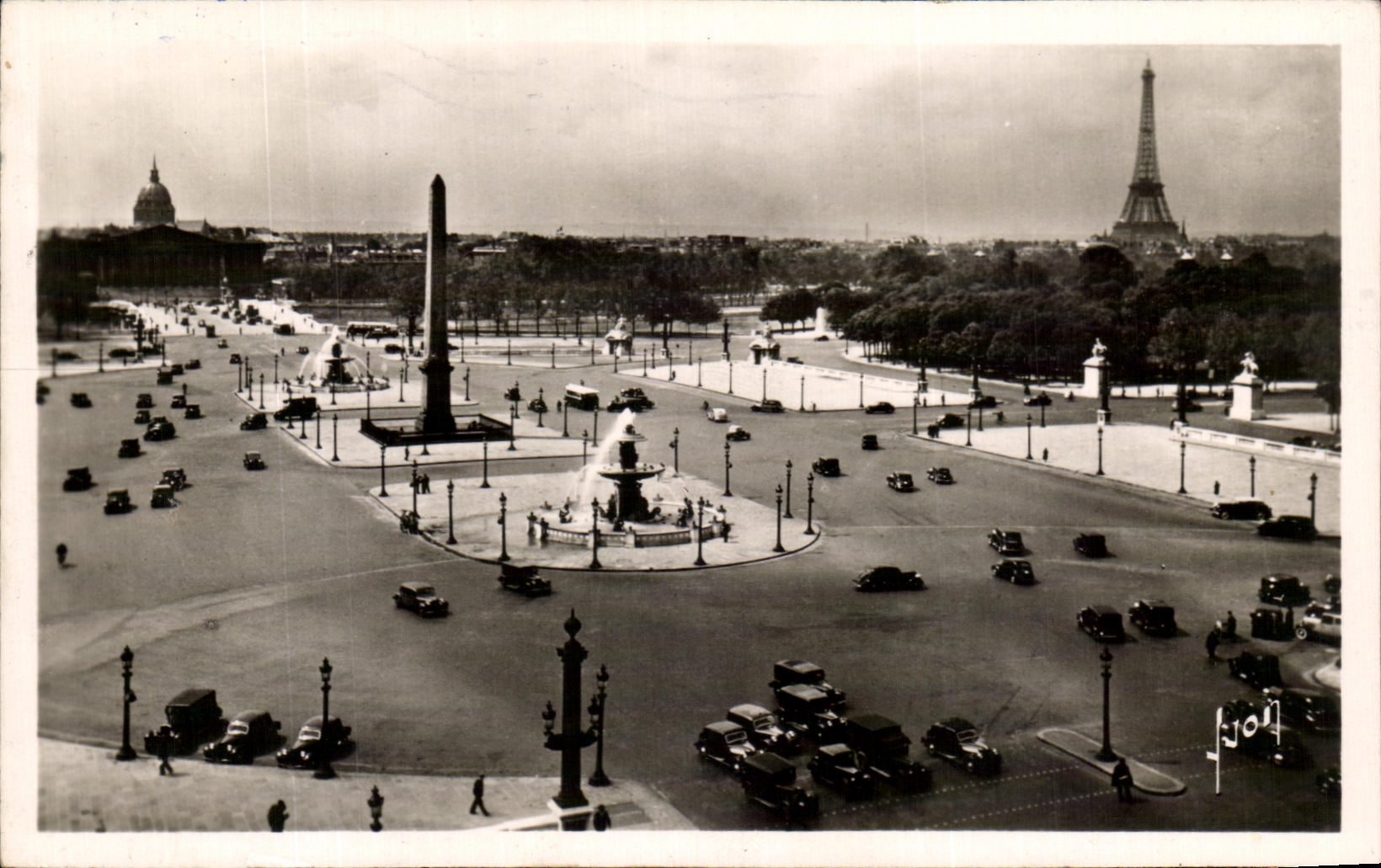 CPA Paris En Flanant Place de la Concorde Tour Eiffel