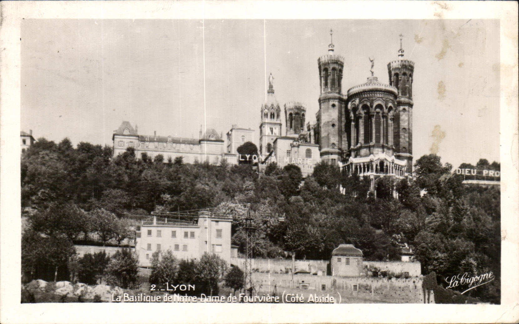 Lyon — La Basilique de Notre-Dame de Fourvière (Côté Abside) — La Bigogne, n°2