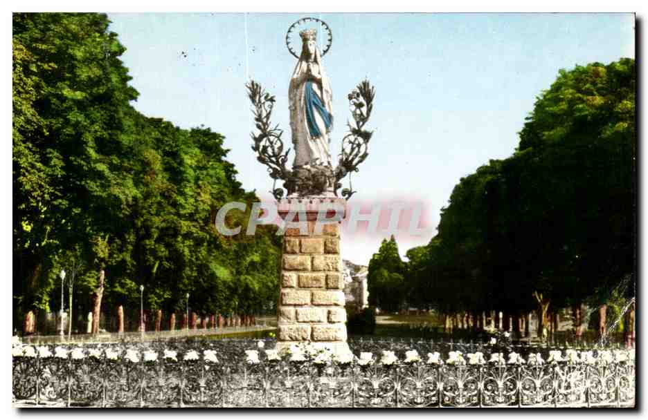 CPA Lourdes La Vierge Couronnee 