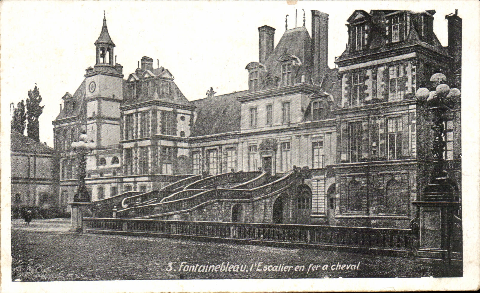 Fontainebleau — l'Escalier en fer à cheval — carte postale n°3