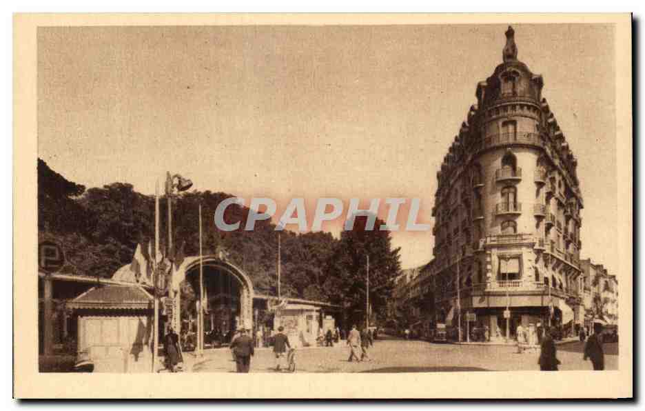 CPA Vichy Hotel Astoria Et Les Parcs