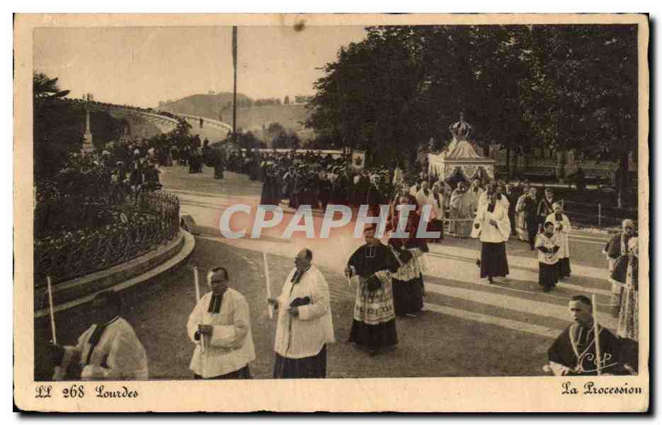 CPA Lourdes La Procession