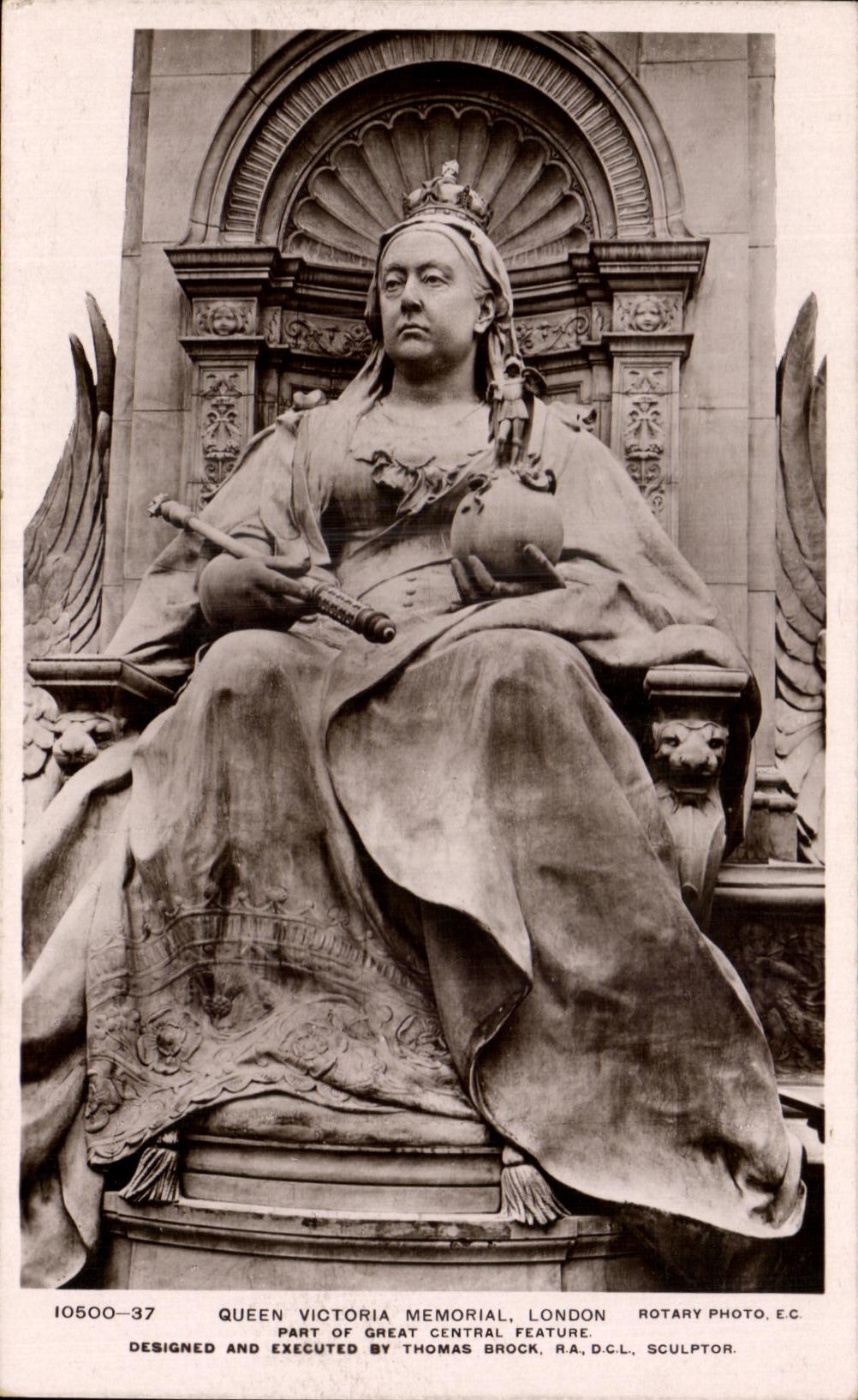 CPA Queen Victoria Memorial London Part Of Great Central Feature