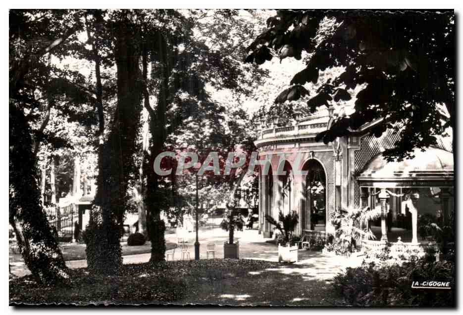 CPA Vichy Reine Des Villes d'Eaux Source Des Celestins