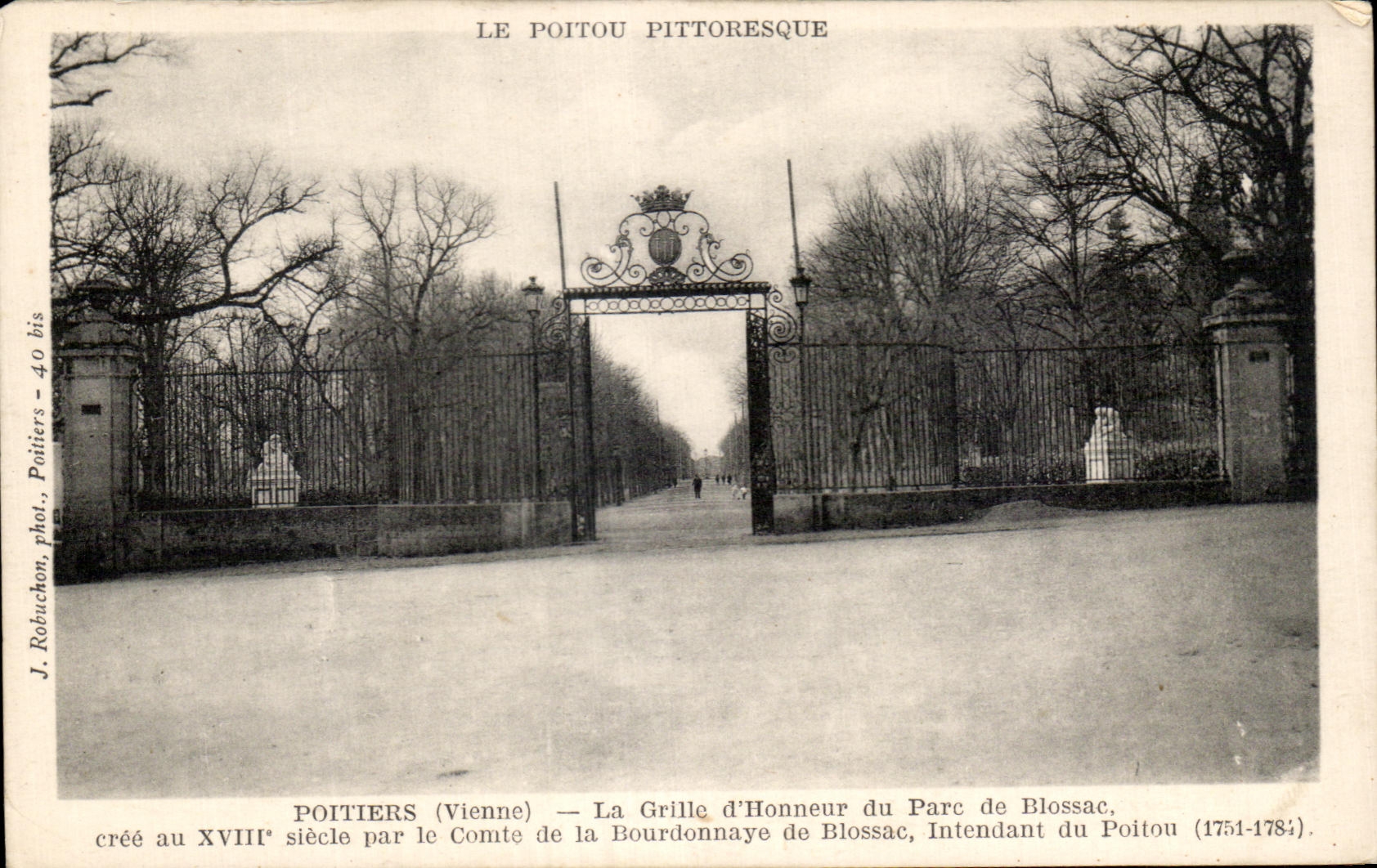 Poitiers (Vienne) — La Grille d'Honneur du Parc de Blossac — créée au XVIIIe siècle par le Comte de la Bourdonnaye de Blossac, Intendant du Poitou (1751-1784)