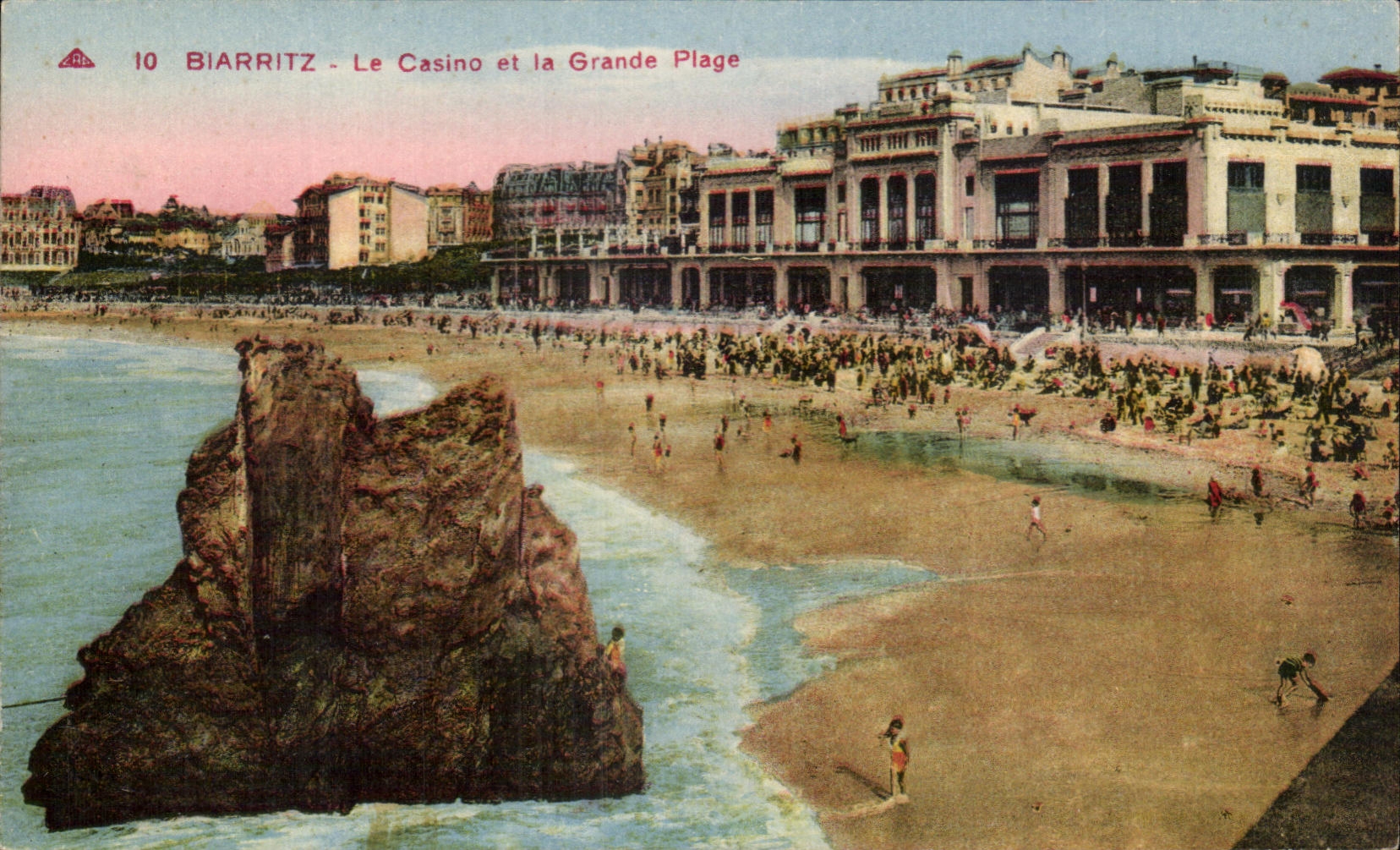 CPA Biarritz Le Casino Et La Grande Plage