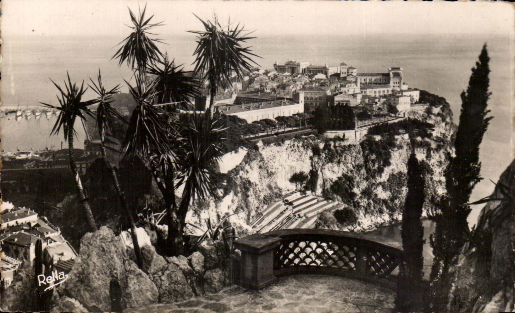CPA La Cote d'Azur Monte Carlo Vu Du Jardin Exotique