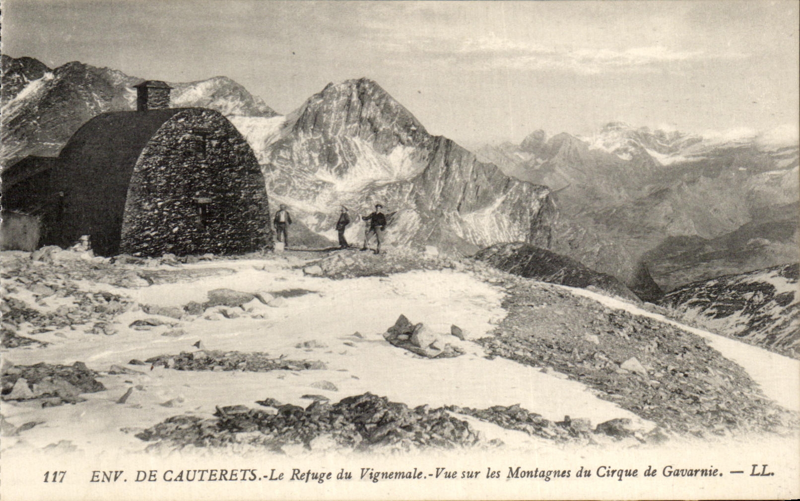 Env. de Cauterets — Le Refuge du Vignemale — Vue sur les Montagnes du Cirque de Gavarnie — LL. — N° 117