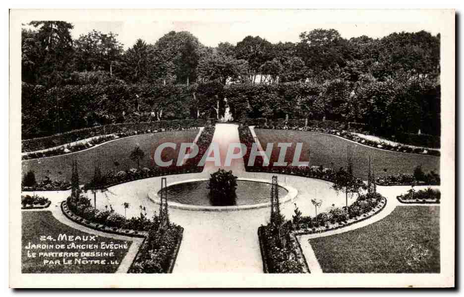 Meaux - Jardin de l'Ancien Evêché - Le Parterre dessiné par Le Notre