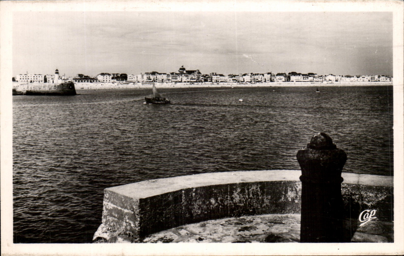 Les Sables d'Olonne — Vue générale prise de la Rade — C.A.P. « REAL-PHOTO »