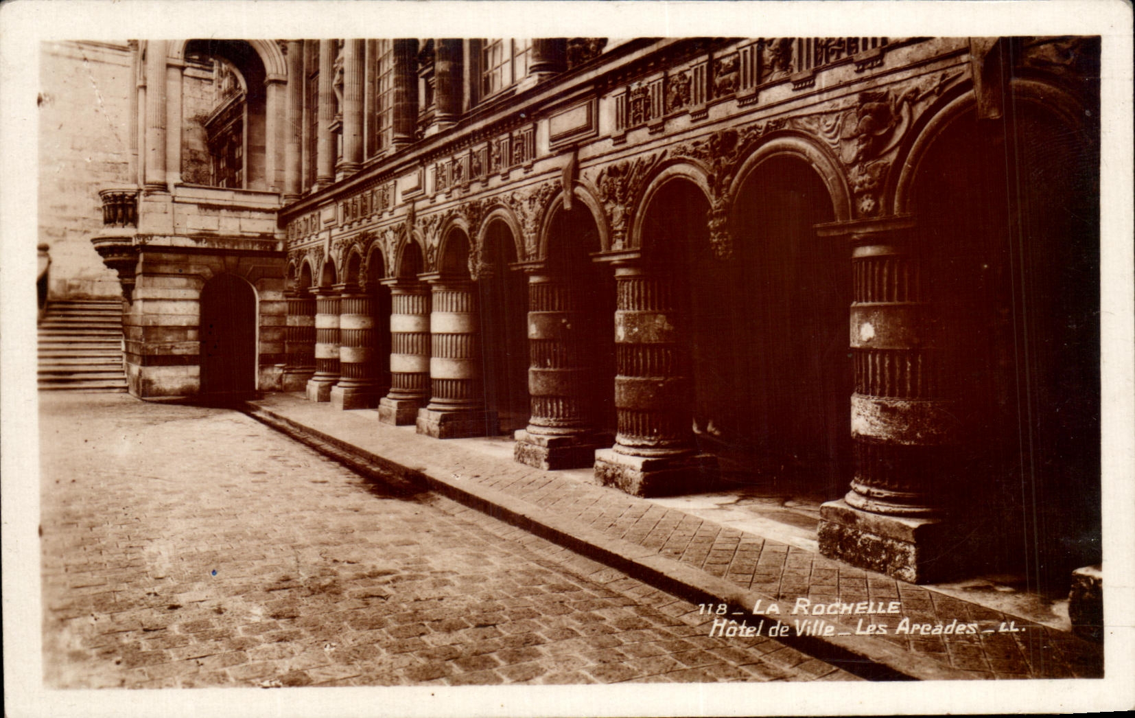 La Rochelle — Hôtel de Ville — Les Areades — n° 118