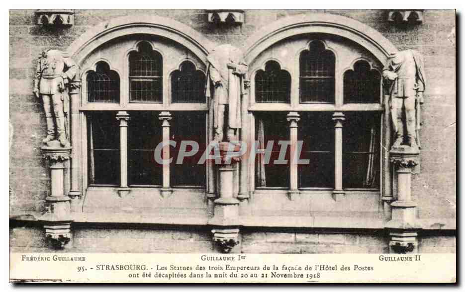 CPA Strasbourg Les Statues des trois Empereurs de la facade de I'Hotel des Postes