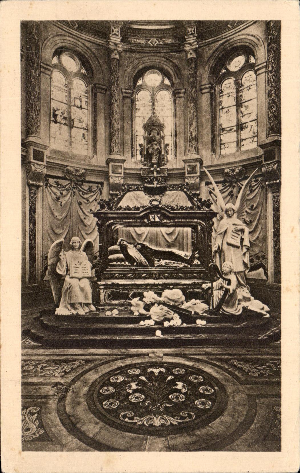 Chapelle et Châsse de Sainte Thérèse de l'Enfant-Jésus — éditeur non visible — n° de série 10
