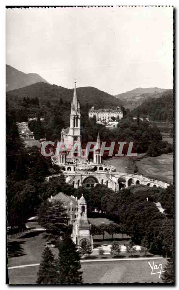 CPA Lourdes le Basilique vue du Chateau Fort